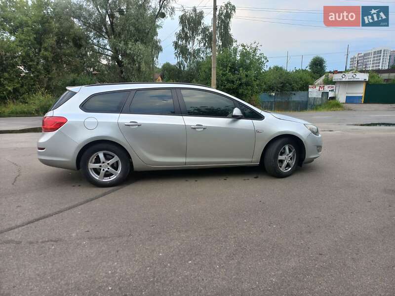 Универсал Opel Astra 2011 в Киеве