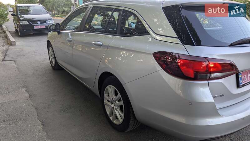 Универсал Opel Astra 2017 в Николаеве