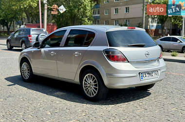 Хэтчбек Opel Astra 2013 в Киеве