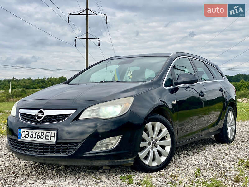 Універсал Opel Astra 2011 в Новояворівську