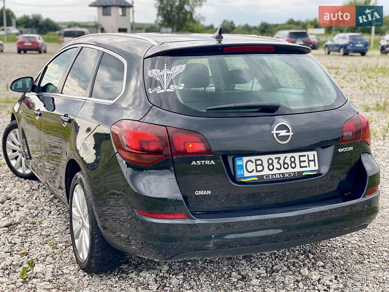 Універсал Opel Astra 2011 в Новояворівську
