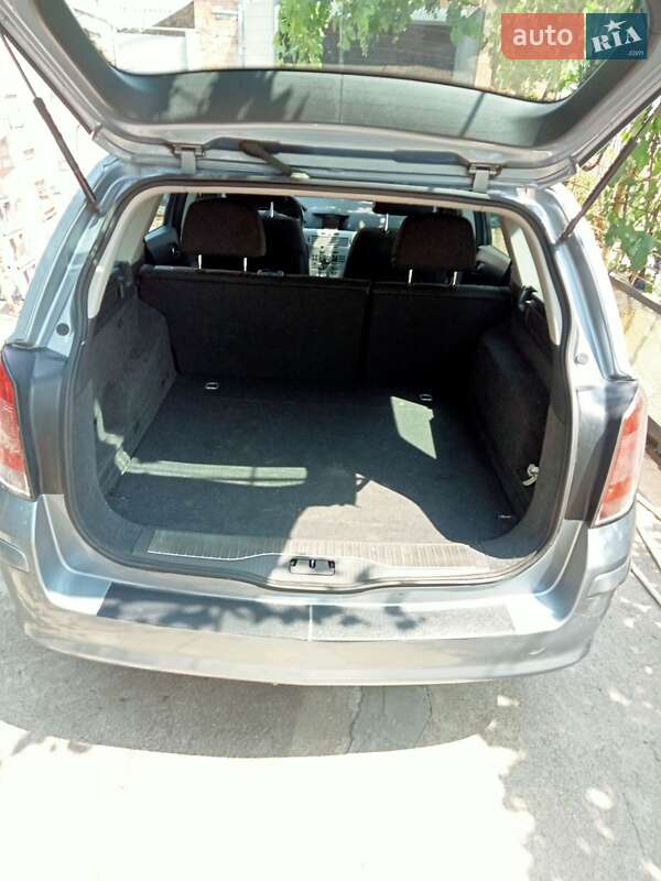 Универсал Opel Astra 2009 в Днепре