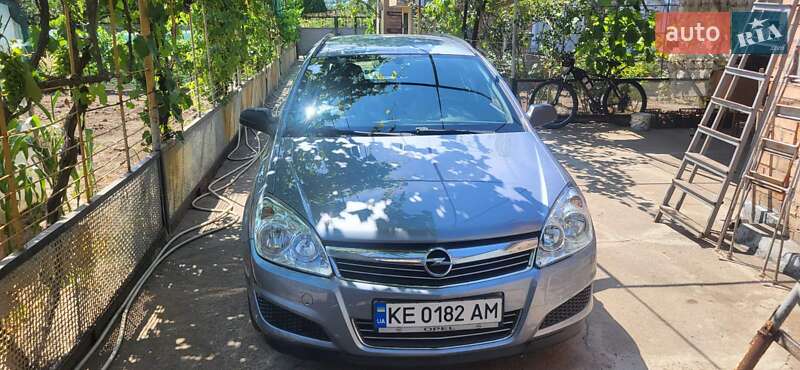 Универсал Opel Astra 2009 в Днепре