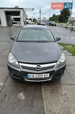 Универсал Opel Astra 2011 в Киеве