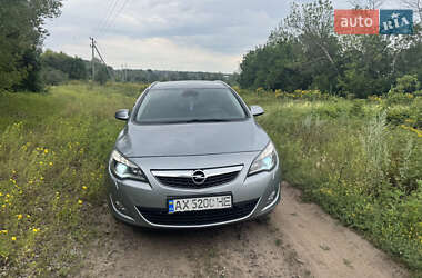 Универсал Opel Astra 2011 в 