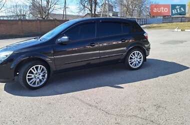 Хэтчбек Opel Astra 2004 в 