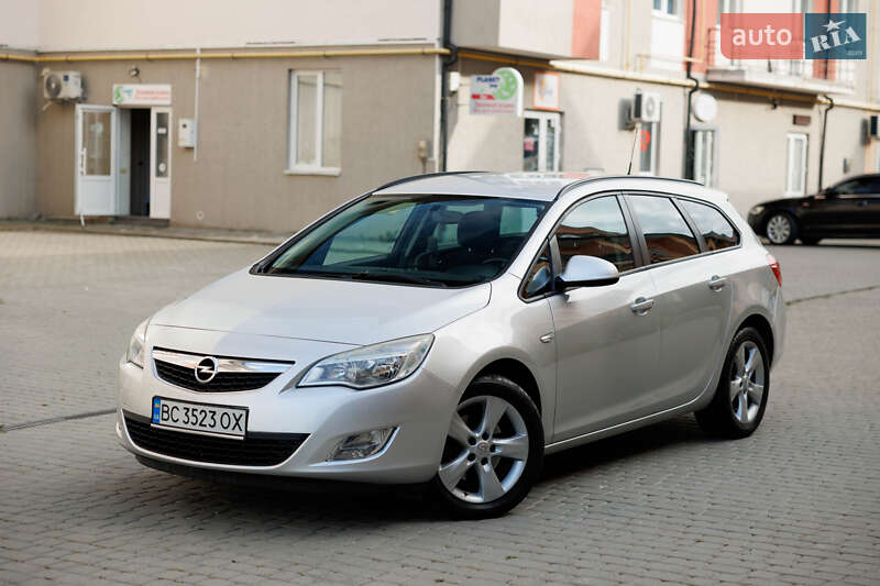 Opel Astra 2011