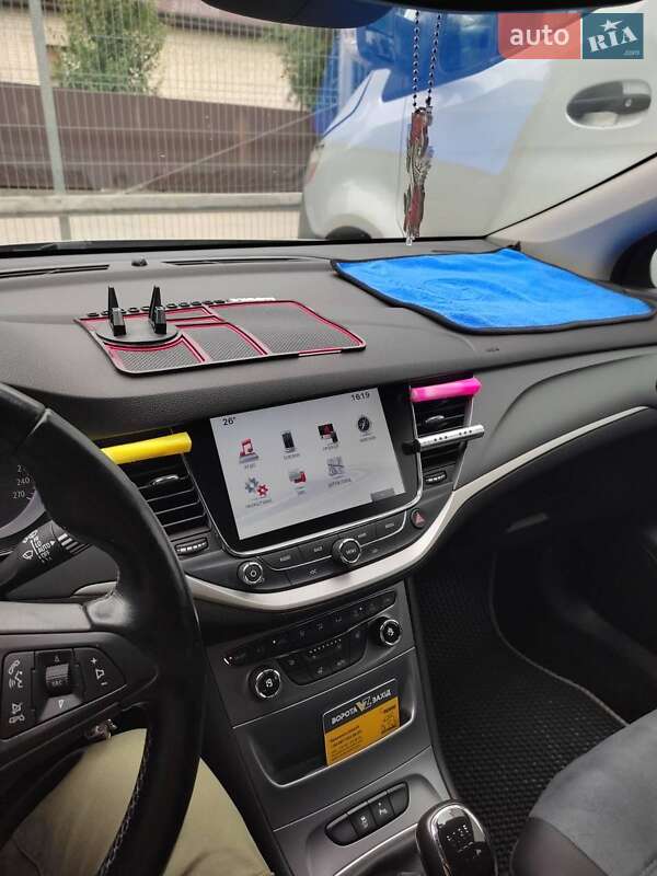 Универсал Opel Astra 2018 в Новояворовске