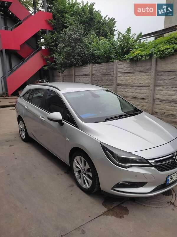 Универсал Opel Astra 2018 в Новояворовске