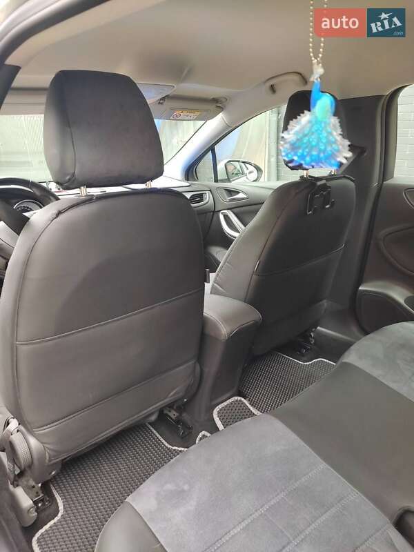 Универсал Opel Astra 2018 в Новояворовске