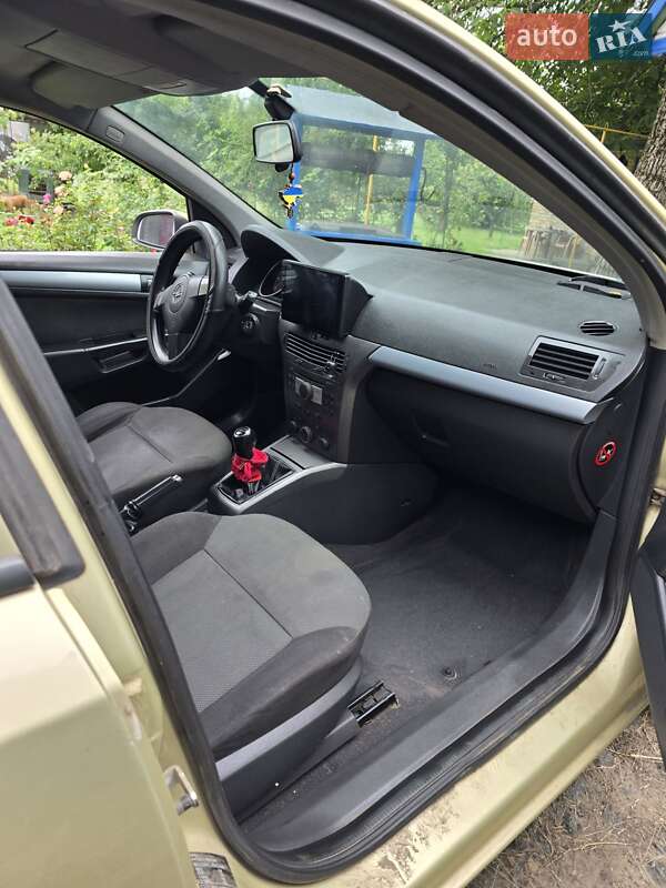Хэтчбек Opel Astra 2004 в Золотоноше