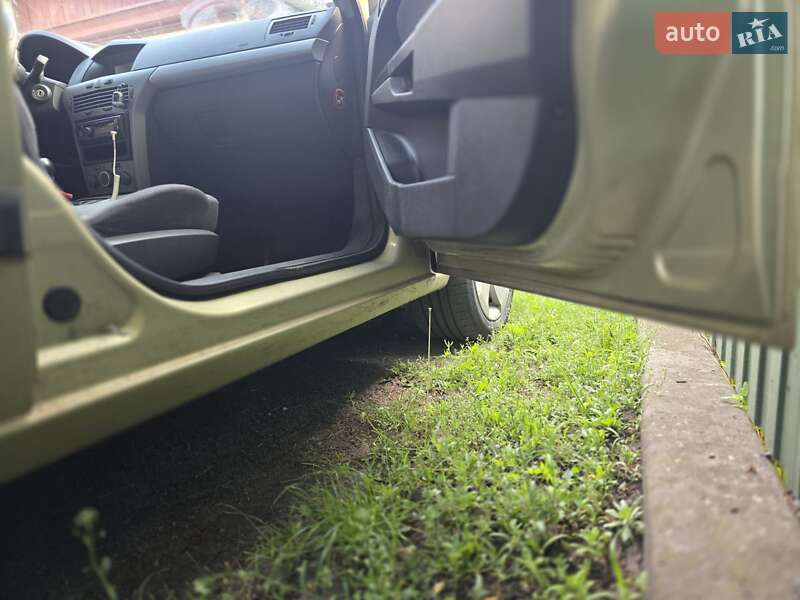 Хэтчбек Opel Astra 2004 в Золотоноше