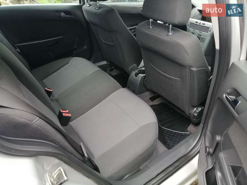 Универсал Opel Astra 2011 в Бердичеве фото 11 Универсал Opel Astra 2011 в Бердичеве