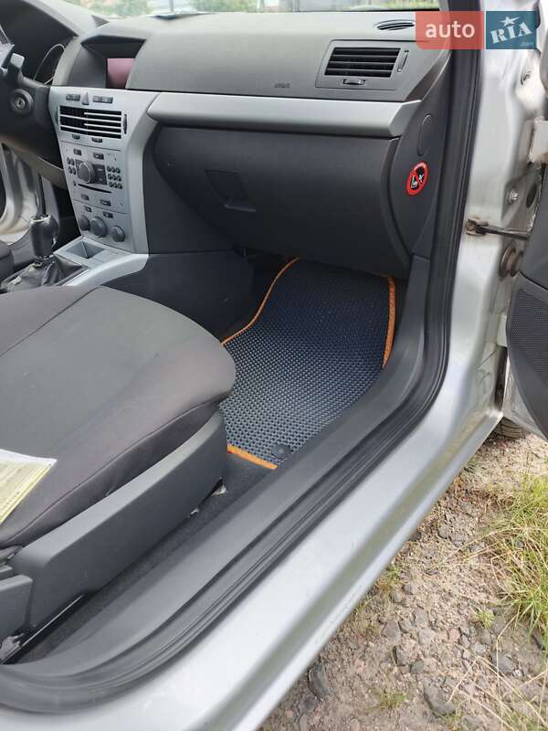 Универсал Opel Astra 2009 в Луцке