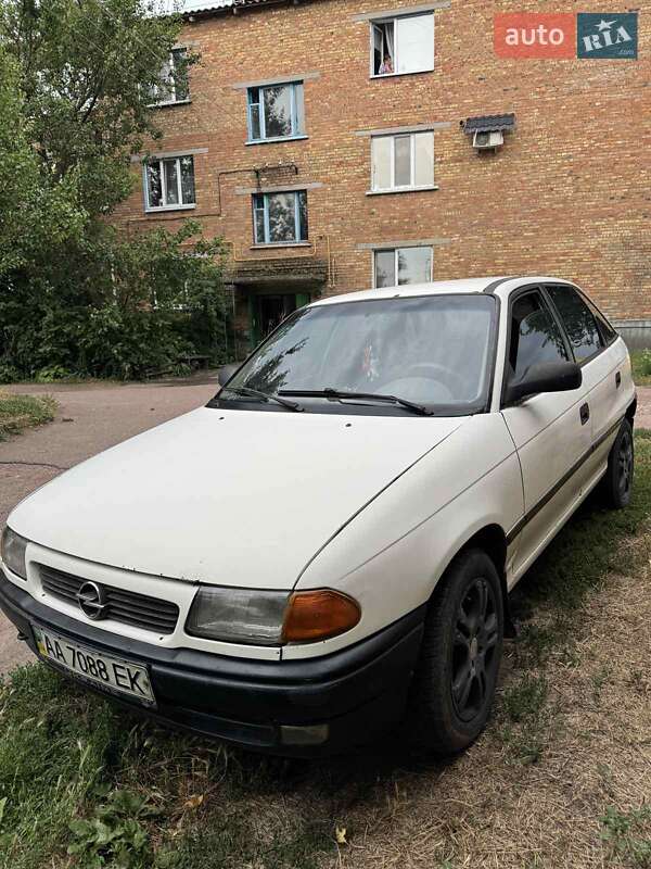 Хэтчбек Opel Astra 1995 в Киеве фото 2 Хэтчбек Opel Astra 1995 в Киеве