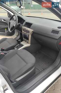 Хетчбек Opel Astra 2007 в 