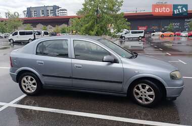 Хэтчбек Opel Astra 2004 в 