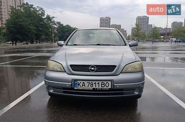 Хэтчбек Opel Astra 2004 в 