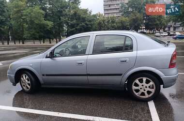 Хэтчбек Opel Astra 2004 в 