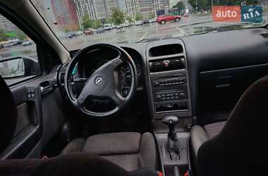 Хэтчбек Opel Astra 2004 в 