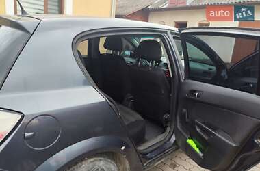 Хэтчбек Opel Astra 2005 в 