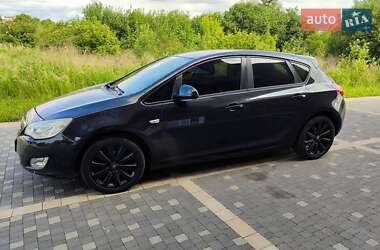 Хэтчбек Opel Astra 2011 в Львове