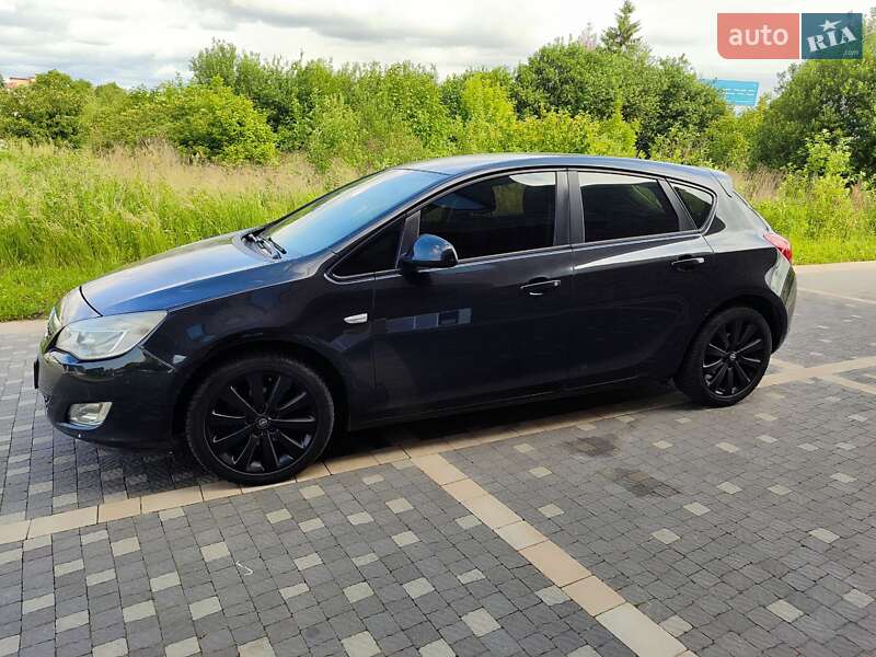 Opel Astra 2011