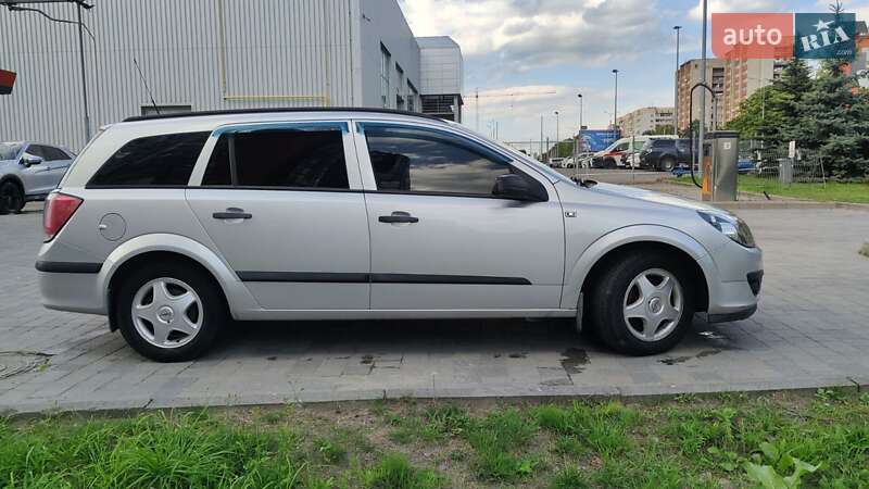 Универсал Opel Astra 2006 в Львове