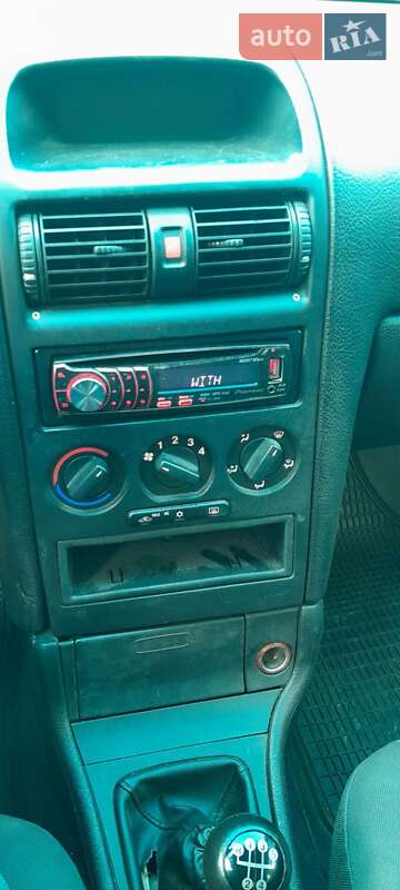 Седан Opel Astra 2006 в Звенигородке