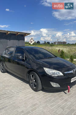 Хэтчбек Opel Astra 2010 в 