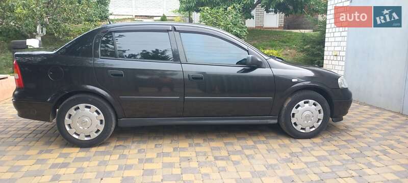 Седан Opel Astra 2007 в Высоком