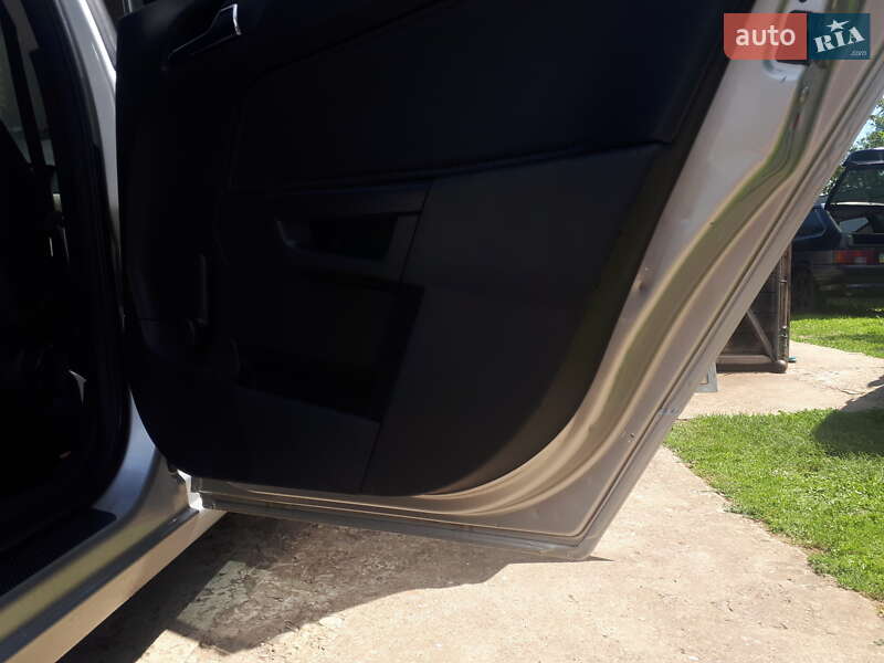 Универсал Opel Astra 2007 в Калуше