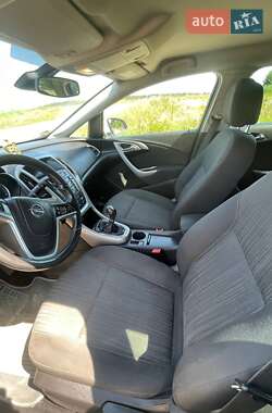 Универсал Opel Astra 2011 в 