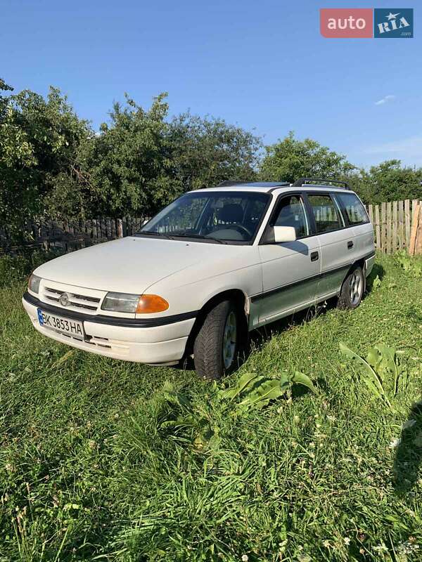 Универсал Opel Astra 1993 в Березному