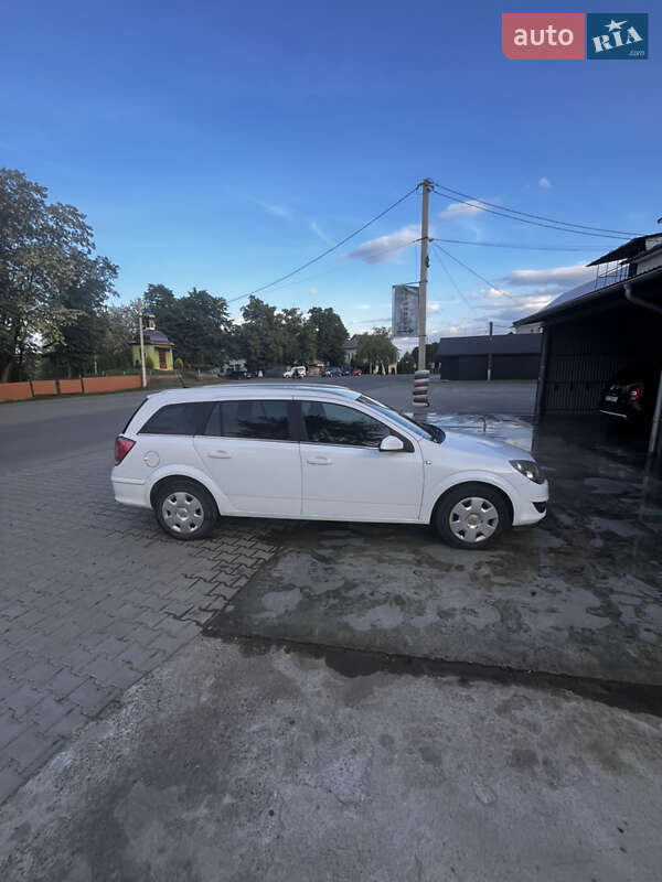 Универсал Opel Astra 2009 в Снятине