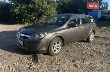 Универсал Opel Astra 2010 в Гайвороне
