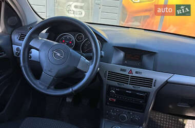 Универсал Opel Astra 2006 в 