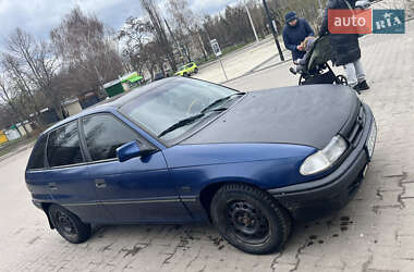 Хэтчбек Opel Astra 1993 в Первомайске
