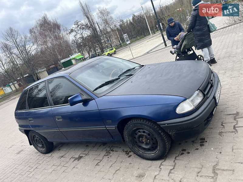 Хэтчбек Opel Astra 1993 в Первомайске