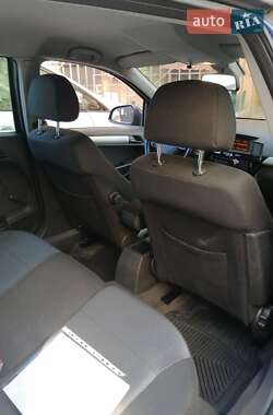 Универсал Opel Astra 2010 в 