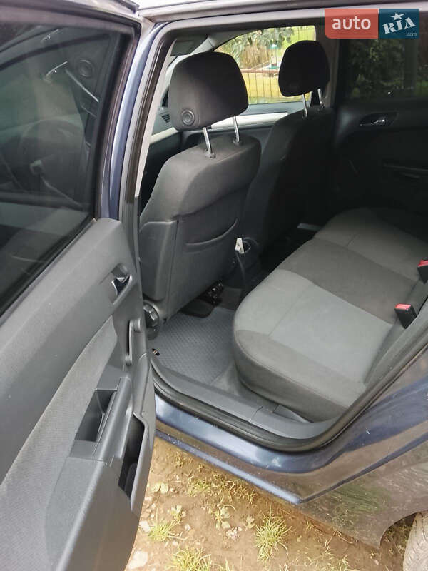 Универсал Opel Astra 2007 в Долине