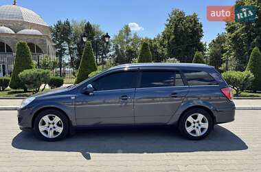 Універсал Opel Astra 2010 в Ізмаїлі