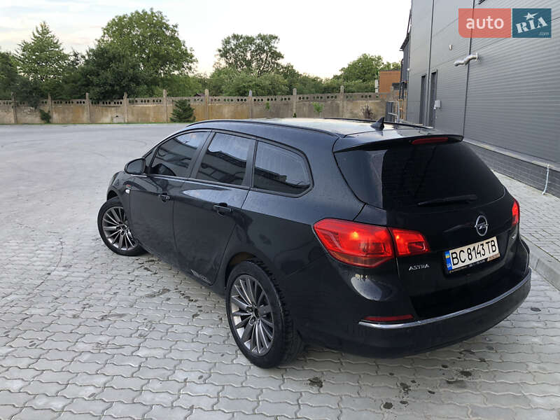 Универсал Opel Astra 2013 в Бориславе