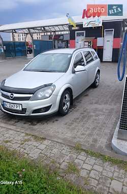Універсал Opel Astra 2011 в Львові