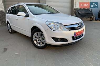 Універсал Opel Astra 2010 в Бродах