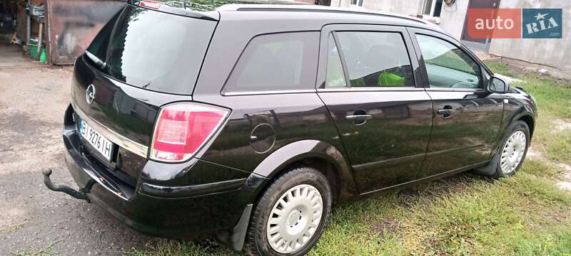 Универсал Opel Astra 2006 в Карловке