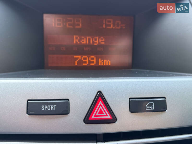 Хэтчбек Opel Astra 2012 в Черновцах