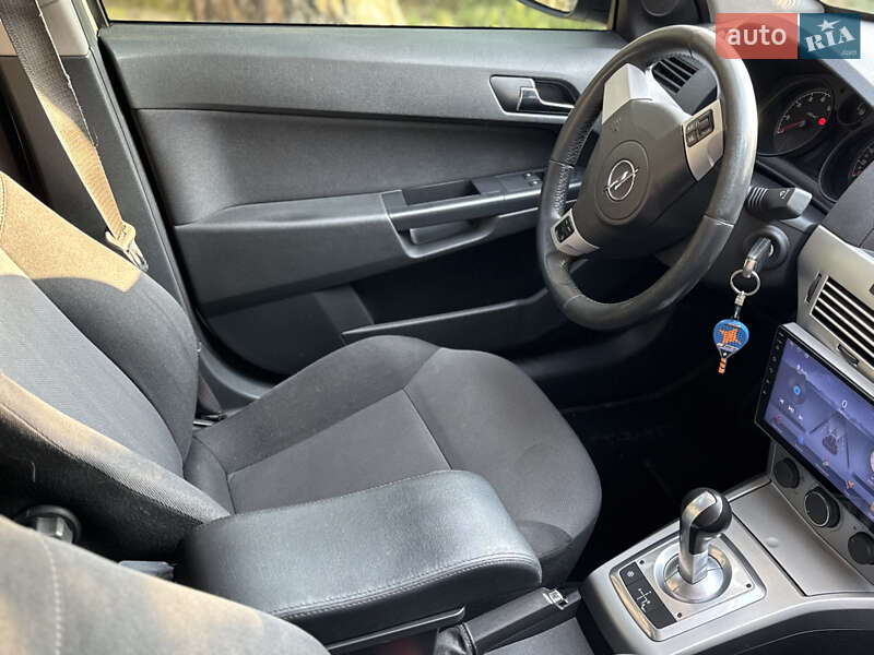 Хэтчбек Opel Astra 2012 в Черновцах