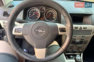 Хэтчбек Opel Astra 2007 в 