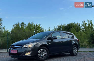Универсал Opel Astra 2013 в 